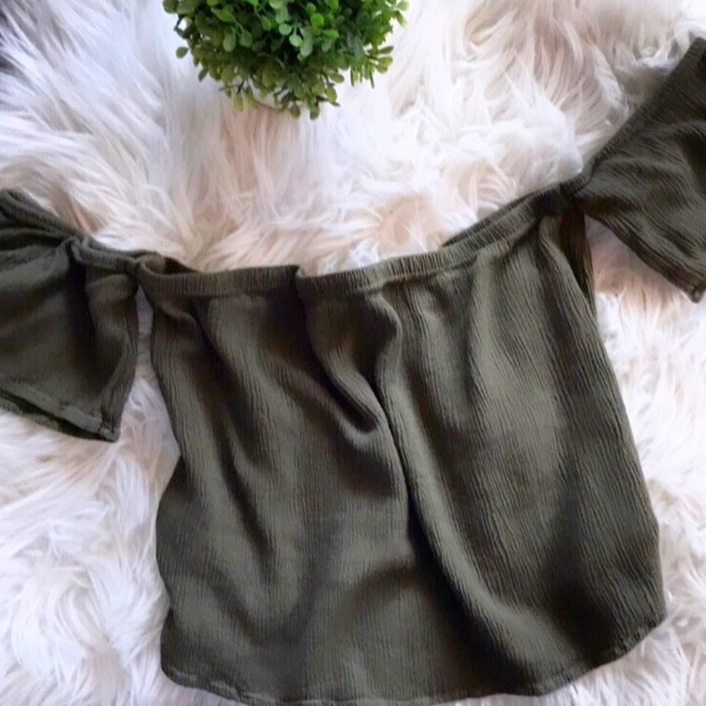 3/$10 CROP TOPS✨